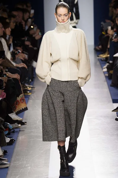 Look 24